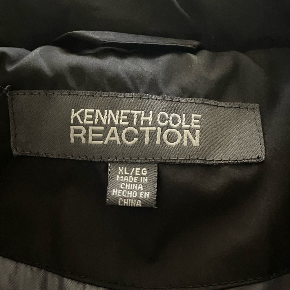 XL Black snow/puffer jacket. zipper and snap on buttons.